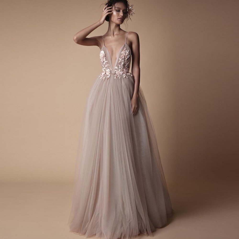 Sexy Tulle Long Evening Dress 2025 New Arrival Backless Court Train Flowers - Picture 1 of 6